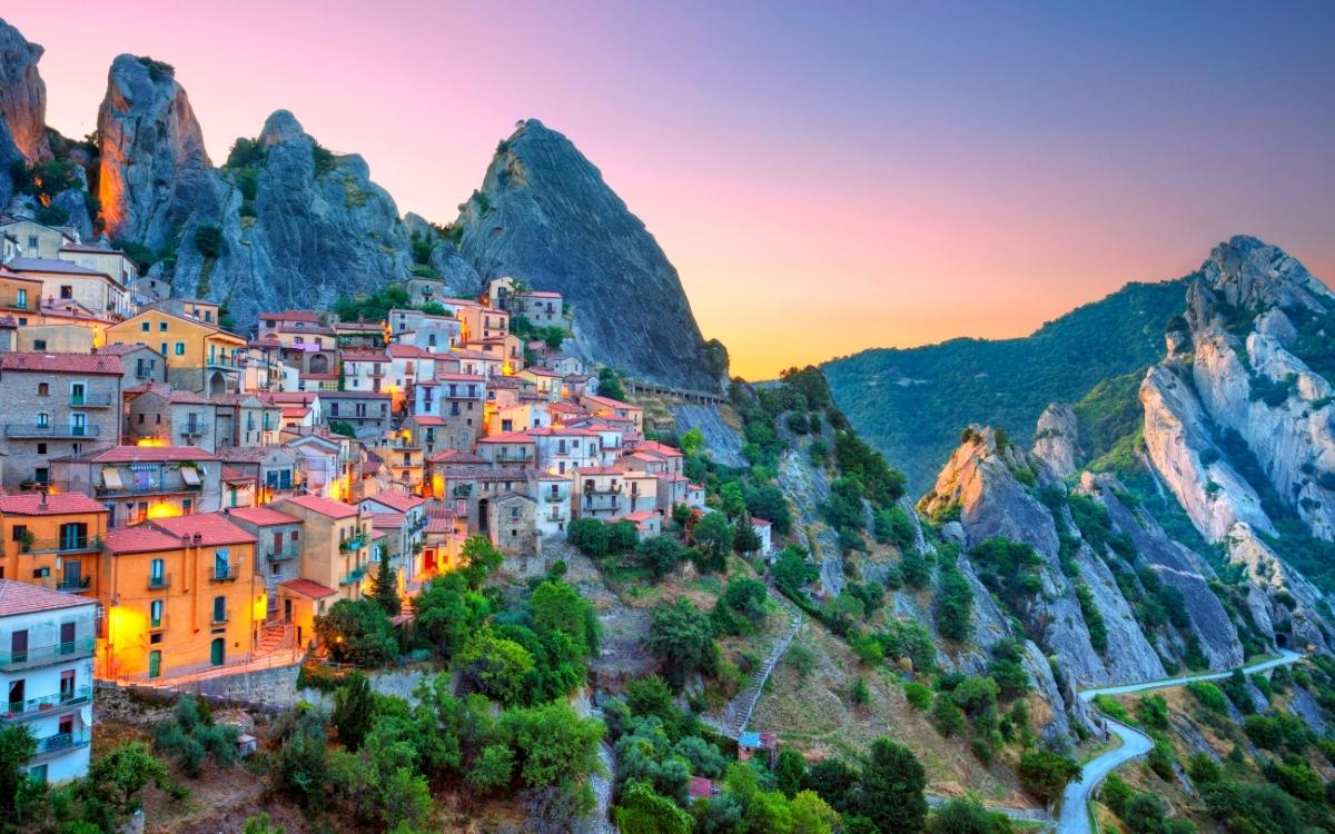 Wander Like a Local: Uncover Italy's Hidden Gems and Traditions